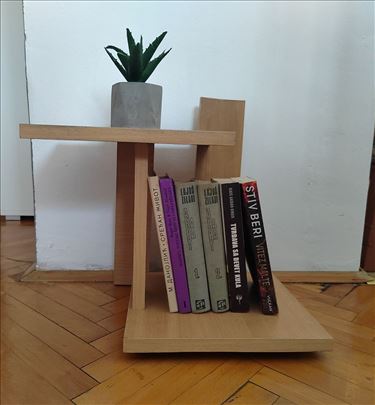 Zidna polica za knjige