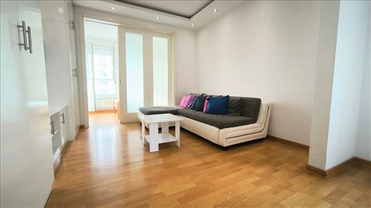 Belvil,46m2,Lep,Bez buke,Parking,Najbolja Pozicija