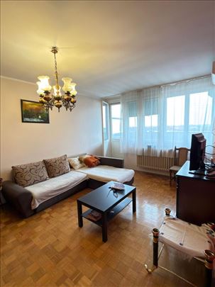 Dvosoban stan sa velikom terasom blizu Betanije