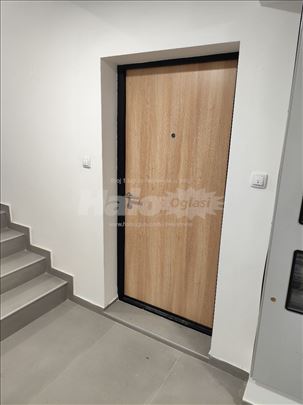 Izdajem stan - Adice - 57kvm - trosoban