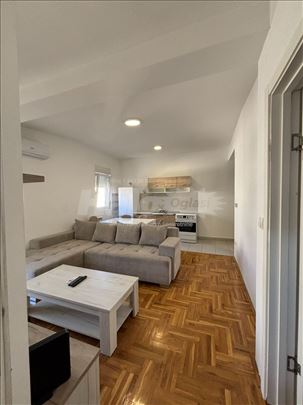 Izdajem stan u Zelezniku