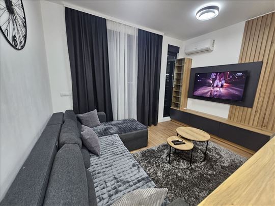 IZUZETAN,--lux ,garaža, novogradnja