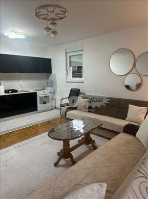 Trosoban, sa parking mestom, namešten