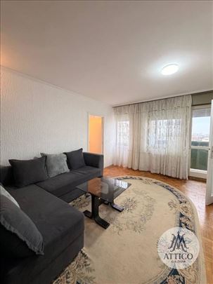 Trosoban stan za renoviranje - Bulevar oslobođenja