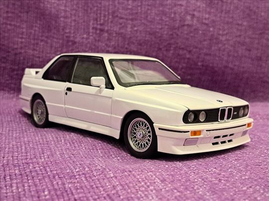 BMW M3 E30 "Kocka" 1:24 White Perla