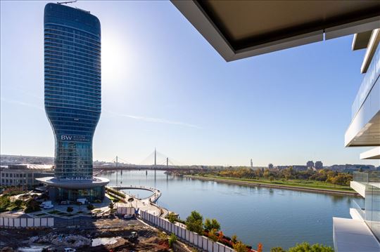 BW Riviera-prvi red do reke