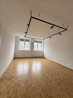 Dečanska - 3.0 - Kompletno renoviran stan