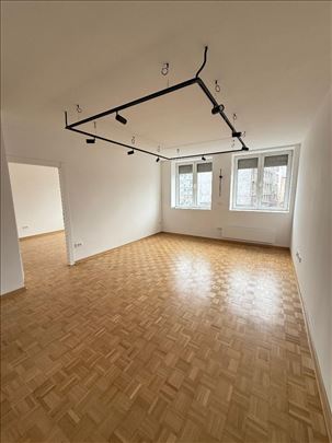 Dečanska - 3.0 - Kompletno renoviran stan