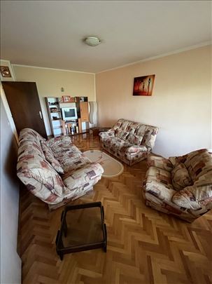 Izdaje se odličan jednosoban stan na Bulevaru Nema