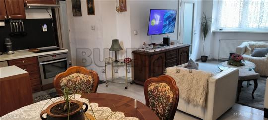 Izdaje se odličan poslovni prostor u centru, 171m2