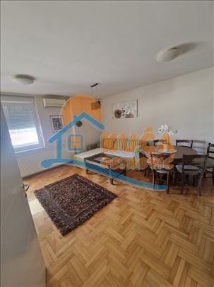 Izdaje se odličan stan na Bulevaru Nemanjića, 65m2