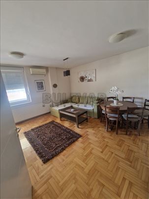 Izdaje se odličan stan na Bulevaru Nemanjića, 65m2