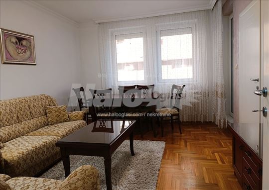 Izdajem 2.5 stan – LUX namešten