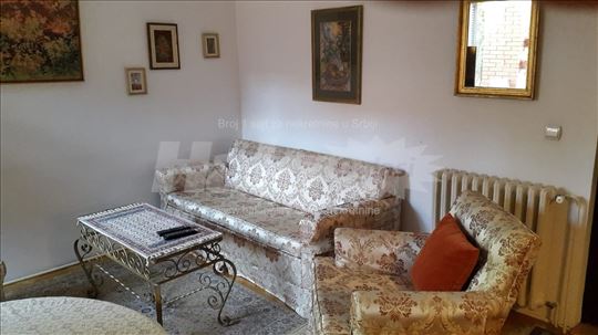 Izdajem dvosoban stan u Romena Rolana 51