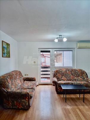 Izdajem namesten trosoban stan