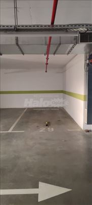 Iznajmljujem garazno mesto u Novom Sadu