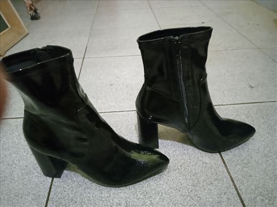 Lakovane cizmice broj 40 (ug 26cm)