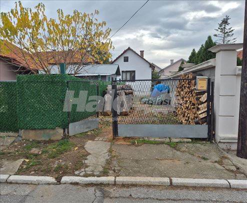 Na prodaju dve prizemne kuce u centru Kladova