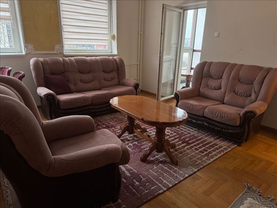 Odlična TDF garnitura Cezane Babić stil