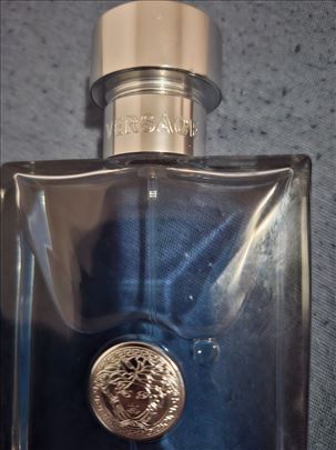 Prodajem parfem Versaće