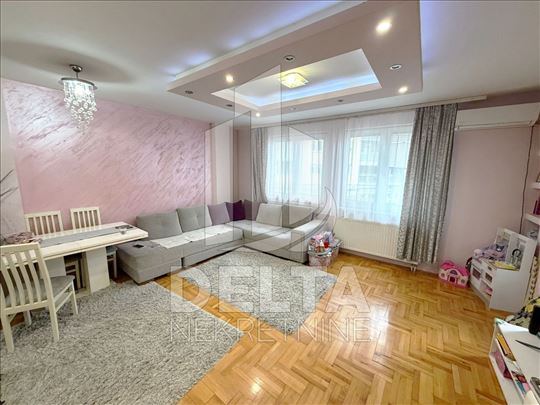 Prostran, dvosoban stan u novoj zgradi na Bulevaru