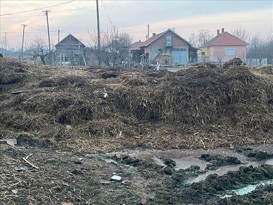 Ugorelo Stajsko Djubrivo