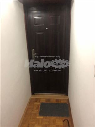 Vlasnik izdaje stan u bloku 44 50mkv