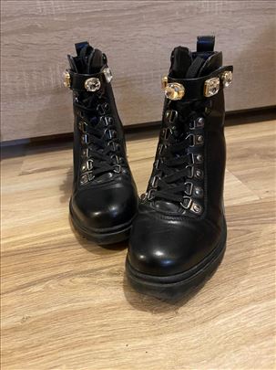 Ženske plitke čizme