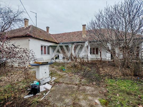 Bezdan, centar – kuća 249m², plac 682m², može kao 