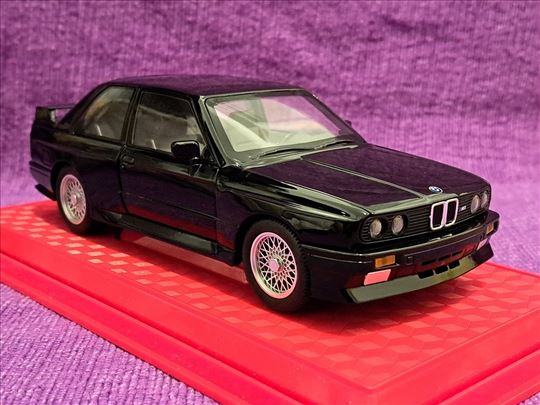 BMW M3 E30 "Kocka" 1:24 BLACK