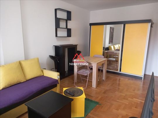 Garsonjera - 28m2 - Detelinara