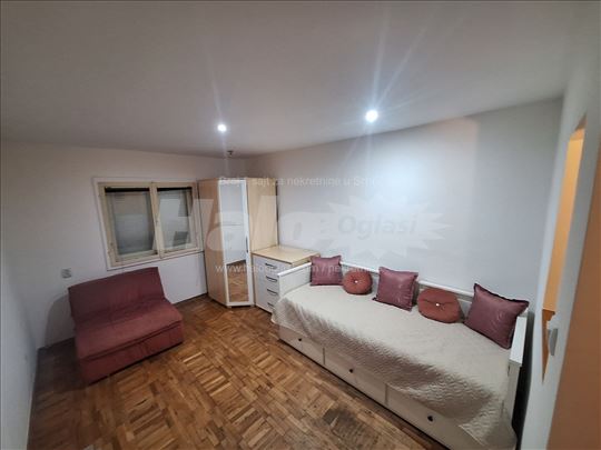 Izdaje se stan u okviru kuće