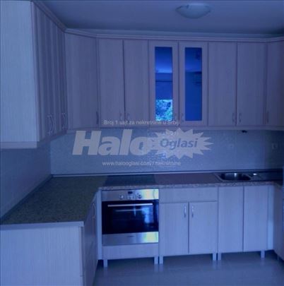 Izdajem dvosoban stan, centar, Novi Sad