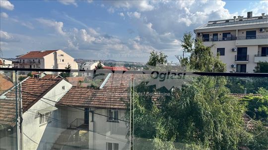 Lekino brdo stan 45 m2 plus garazno mesto