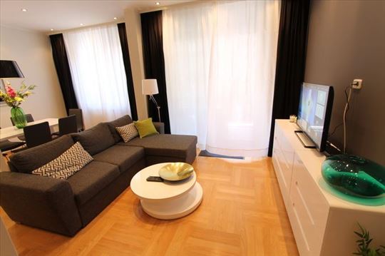 Lep 3.0 stan sa garazom, ID 5328