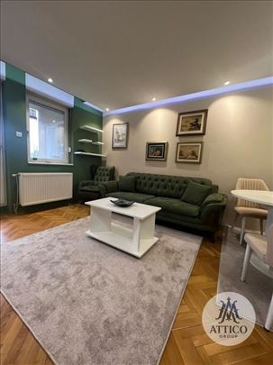 Komforan i svetao trosoban stan na odličnoj lokaci