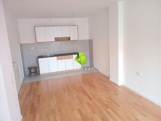 Nenamešten jednoiposoban stan u novoj zgradi na Le