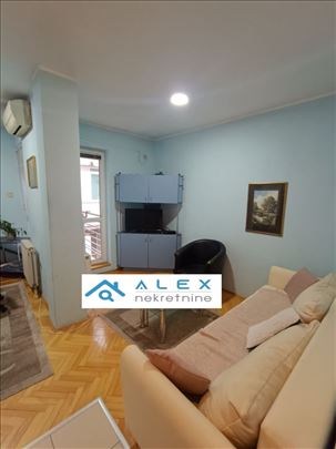 Odličan jednoiposoban stan sa parkingom u dvorištu