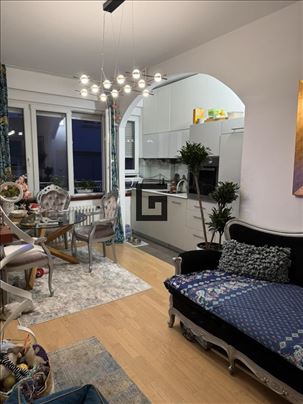 Odmah useljiv-1.5 lux stan-Koče Kapetana-42m2 ID#1