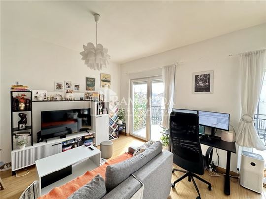 Prodaja Prelepog Stana Na Dedinju ID#284