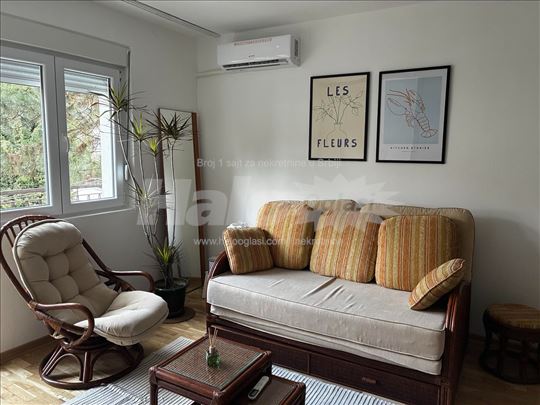 Renovirana garsonjera u mirnom deo Filmskog grad