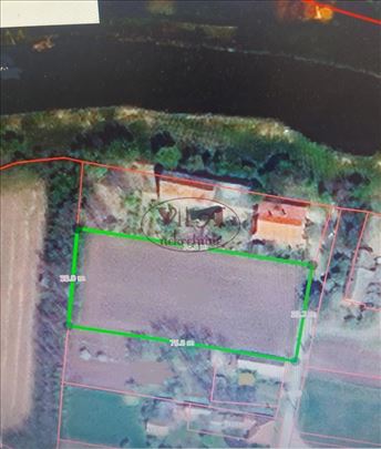 Srbobran, veliki plac uz obalu reke Krivaje