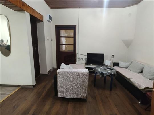 Dvorišni stan u širem centru