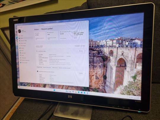 HP LCD monitor 27" 2709m, ugrađeni zvučnici