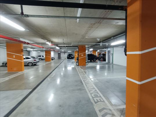 Izdaje se garažno mesto – Beograd na vodi