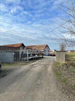 Izdaje se hala kod Najlon pijace 