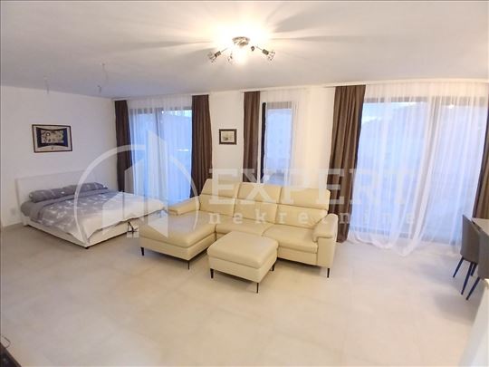 Izdaje se nameštena garsonjera u blizini parka Čai