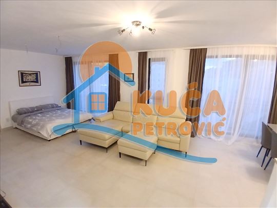 Izdaje se nameštena garsonjera u blizini parka Čai