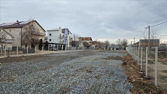 Izdaje se ograđen i nasut plac na odličnoj lokacij
