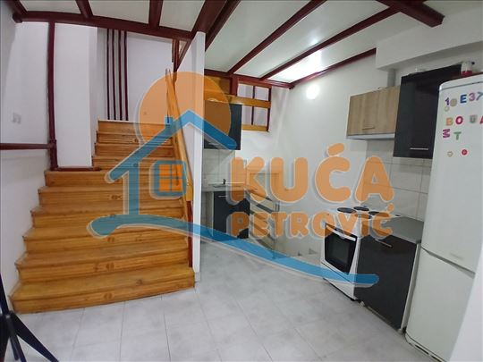 Izdaje se ulični lokal u blizini Pravnog fakulteta